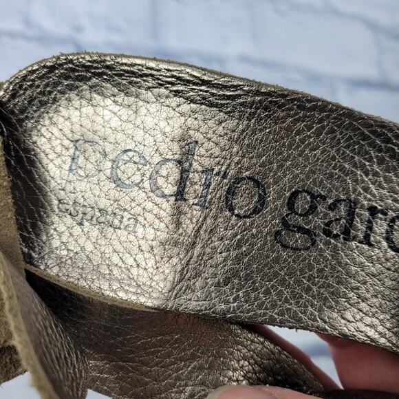 Pedro Garcia Olive Green Suede T-Strap Heeled Sandals - Picture 15 of 16